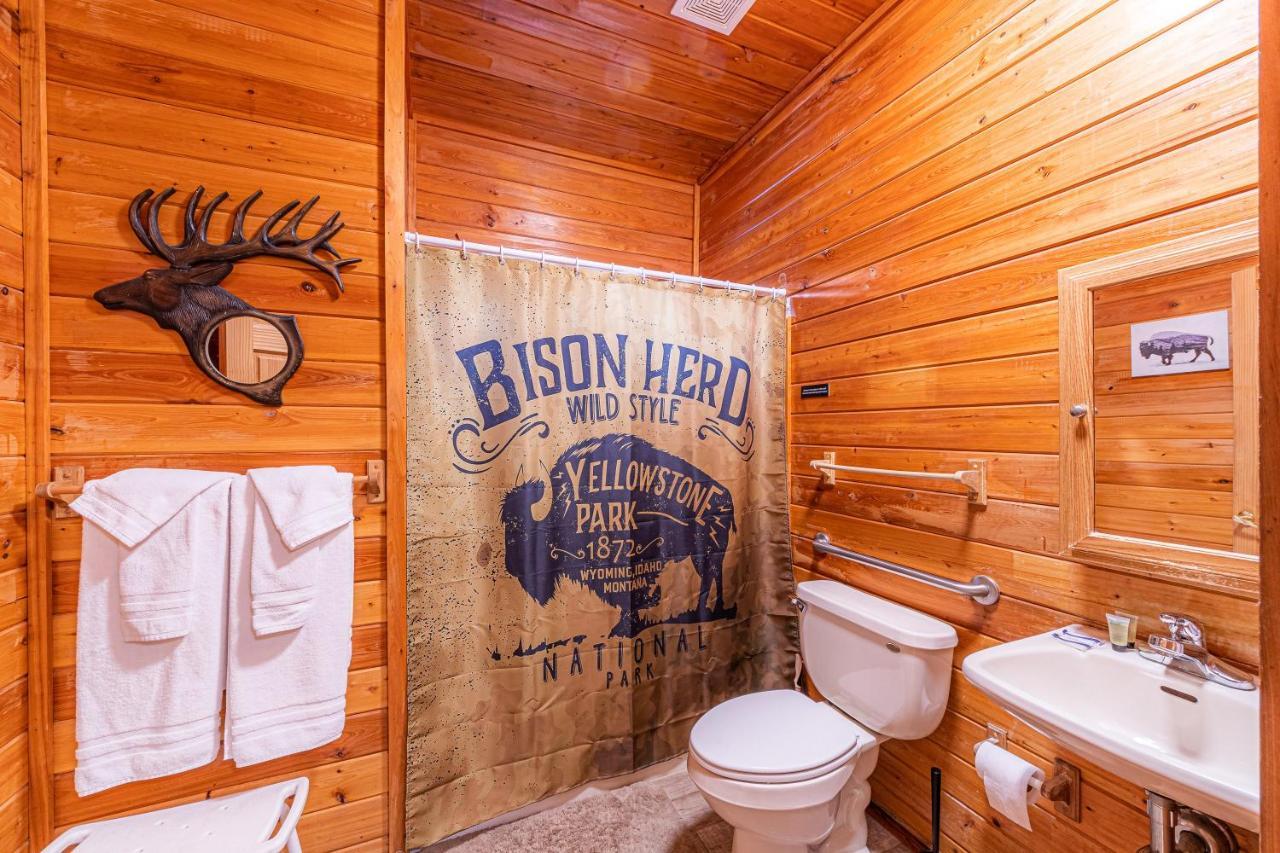 Cabin #4 The Wolves Den - Pet Friendly- Sleeps 6 - Playground & Game Room Пейсън Екстериор снимка